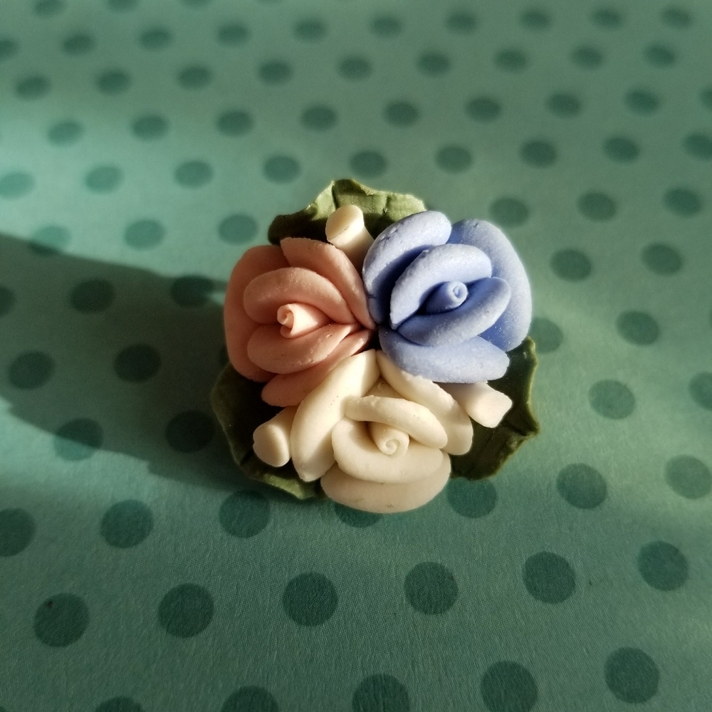 Relisted -Vintage clay flowers brooch rose pink blue… - Picture 2 of 6